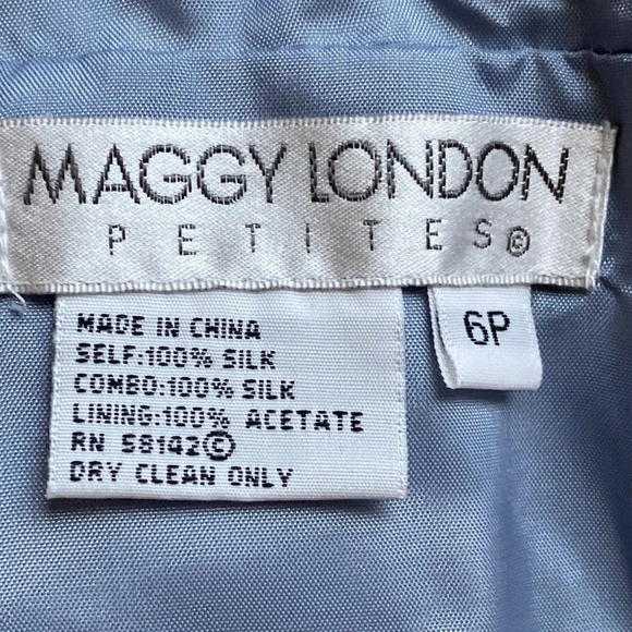 Maggy London "NEW" Blue 100% Silk Twilight Halter Dress Size 6P - Picture 7 of 7